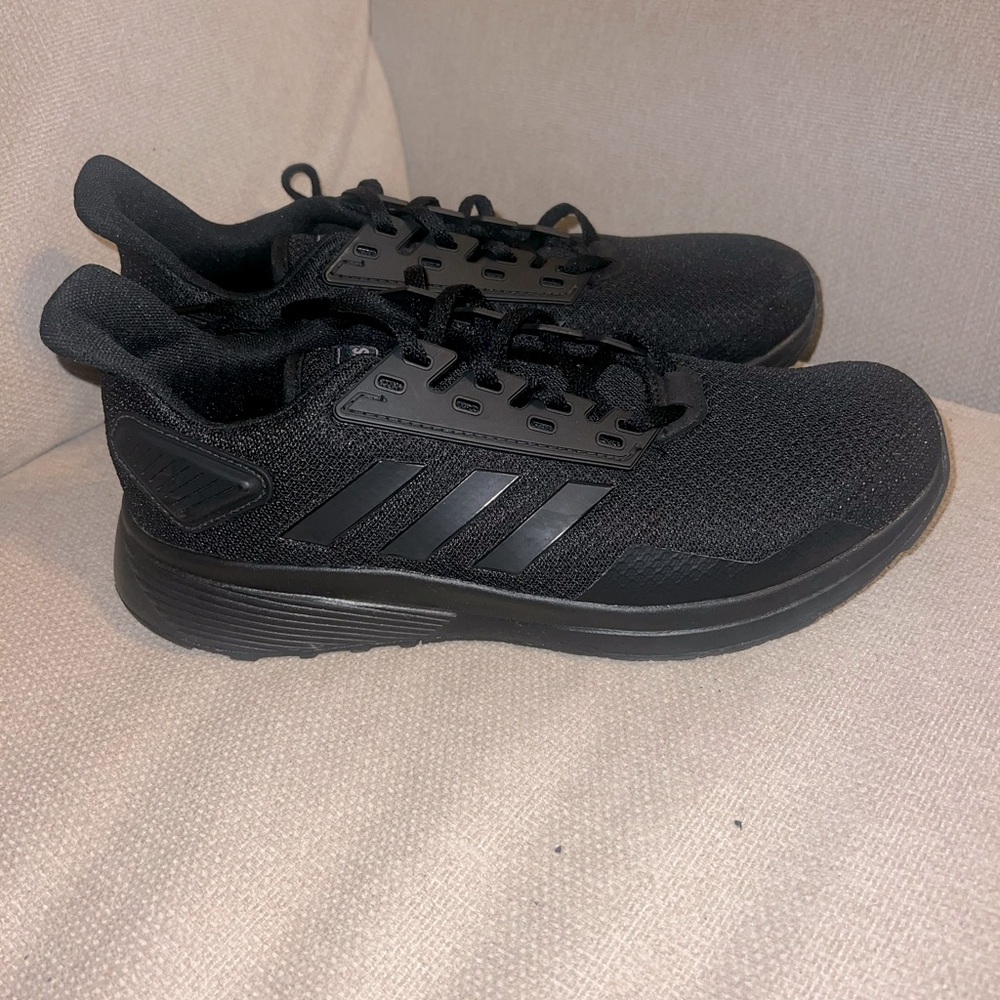 Womens Adidas Sneaker